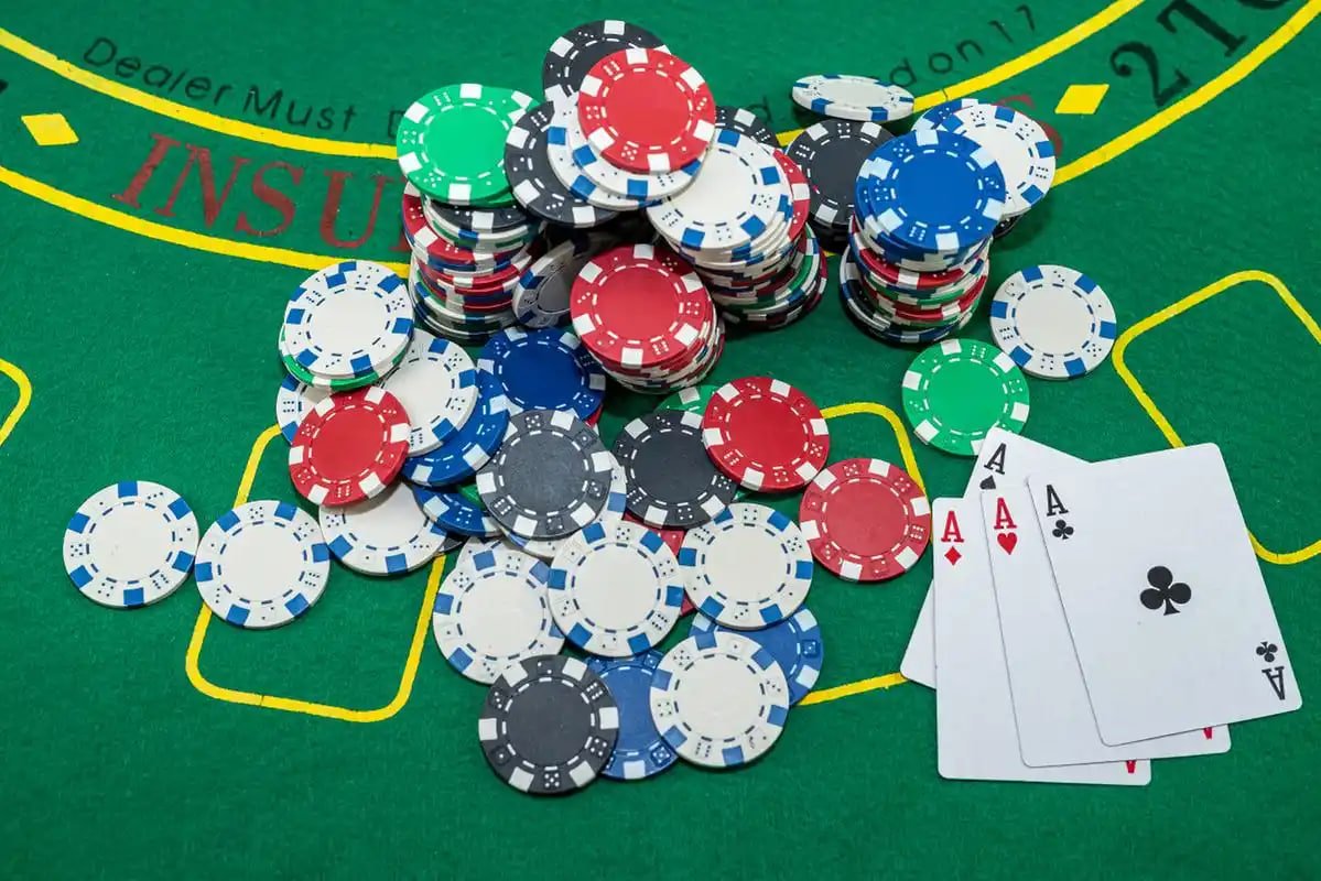 Aplikasi poinslot menampilkan taruhan Liga 1 dan permainan casino langsung di layar Android